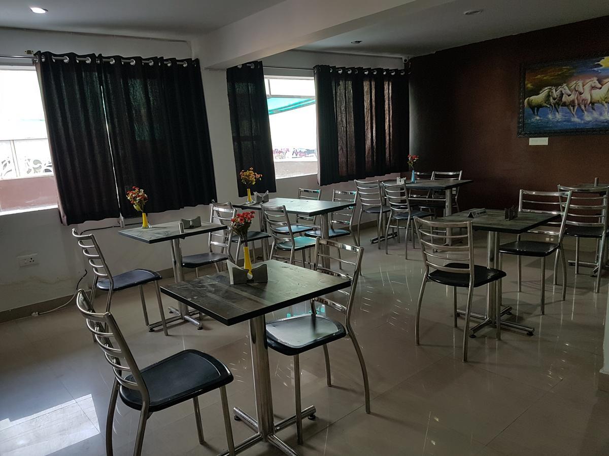 The Royal Crown Hotel Gurgaon Eksteriør billede
