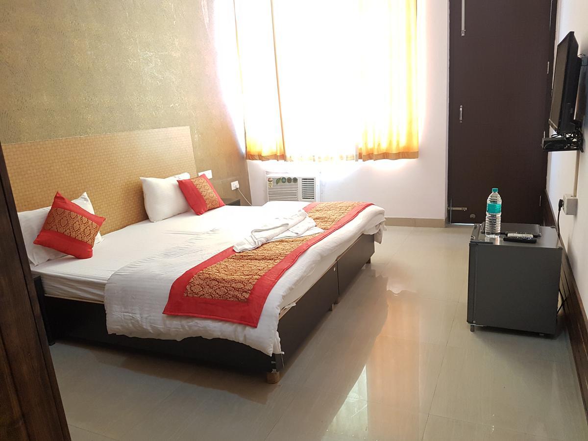 The Royal Crown Hotel Gurgaon Eksteriør billede