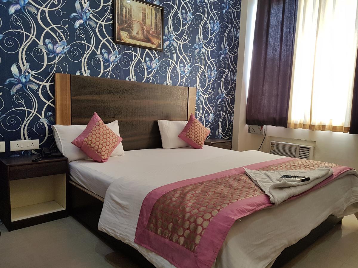 The Royal Crown Hotel Gurgaon Eksteriør billede