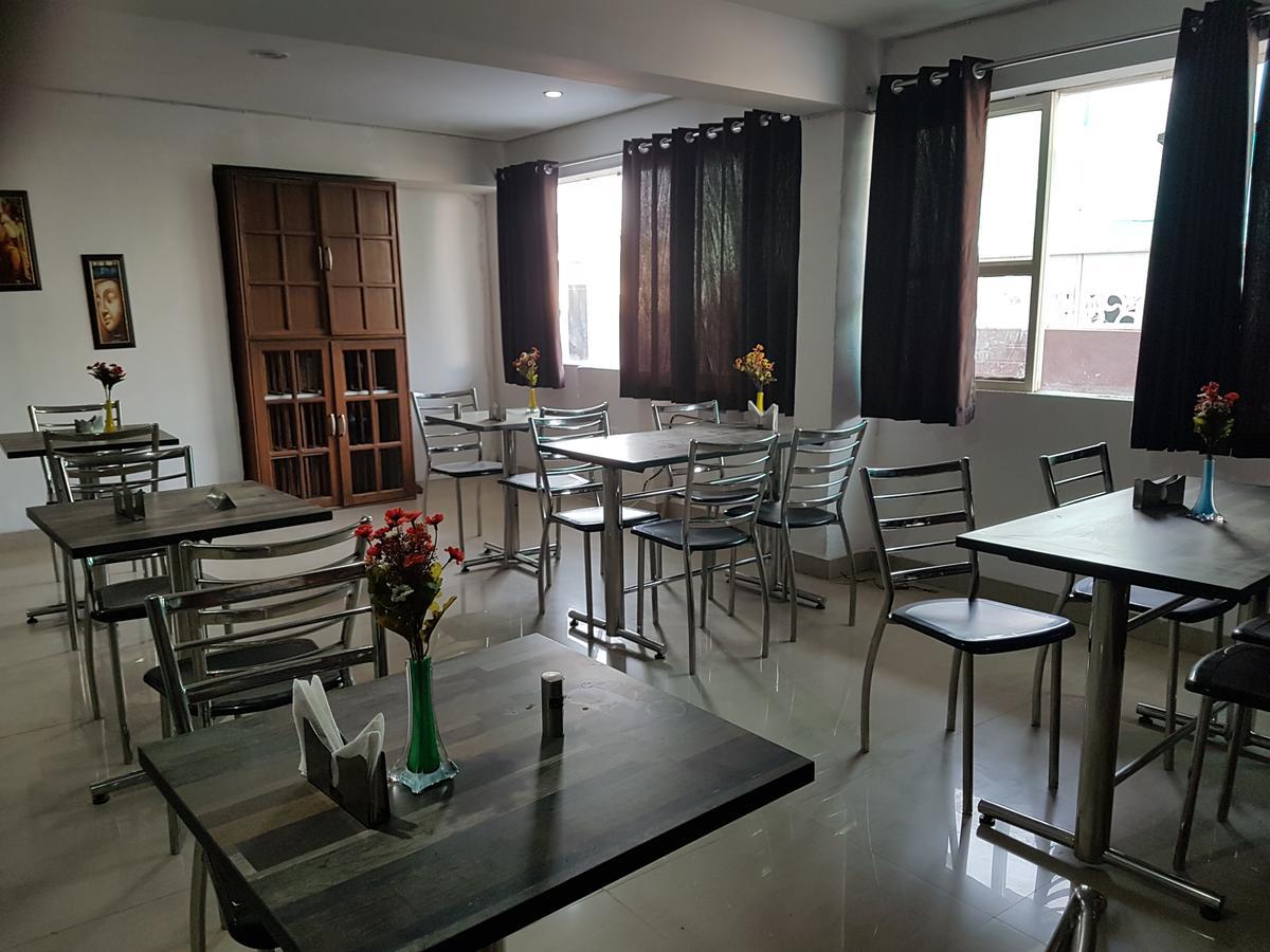 The Royal Crown Hotel Gurgaon Eksteriør billede
