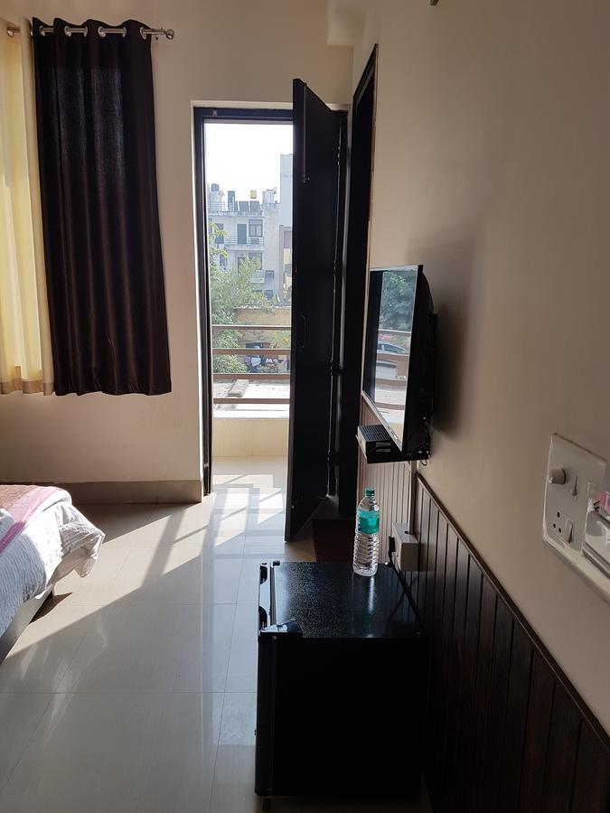 The Royal Crown Hotel Gurgaon Eksteriør billede