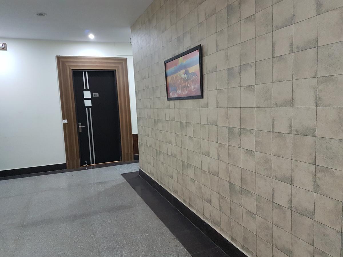 The Royal Crown Hotel Gurgaon Eksteriør billede